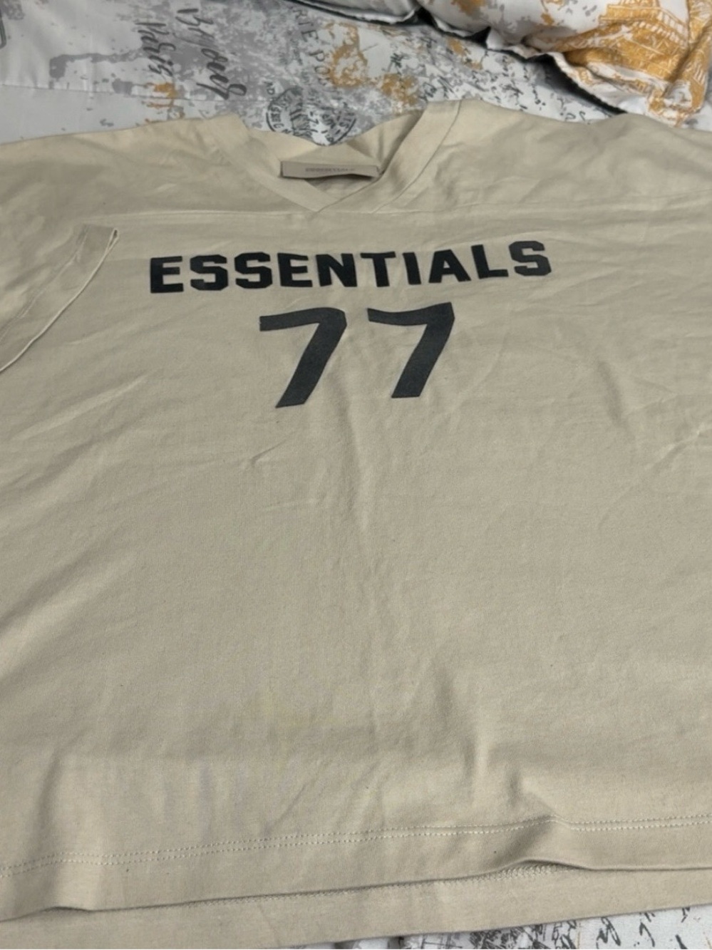 ESSENTIALS Men's Beige Graphic '77' Short Sleeve Tee